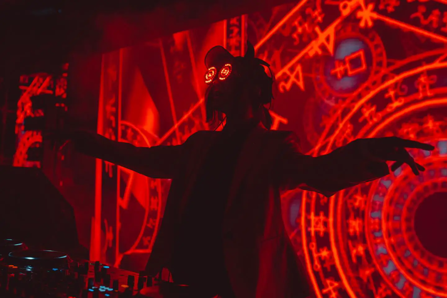 Rezz Shows Her Goth Side in New Single “Suffer in Silence” - Exron Music