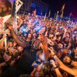 dj diesel shaq crowdsurfing