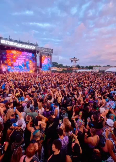 Image courtesy of Billboard & Mike Kirschbaum. Breakaway festival
