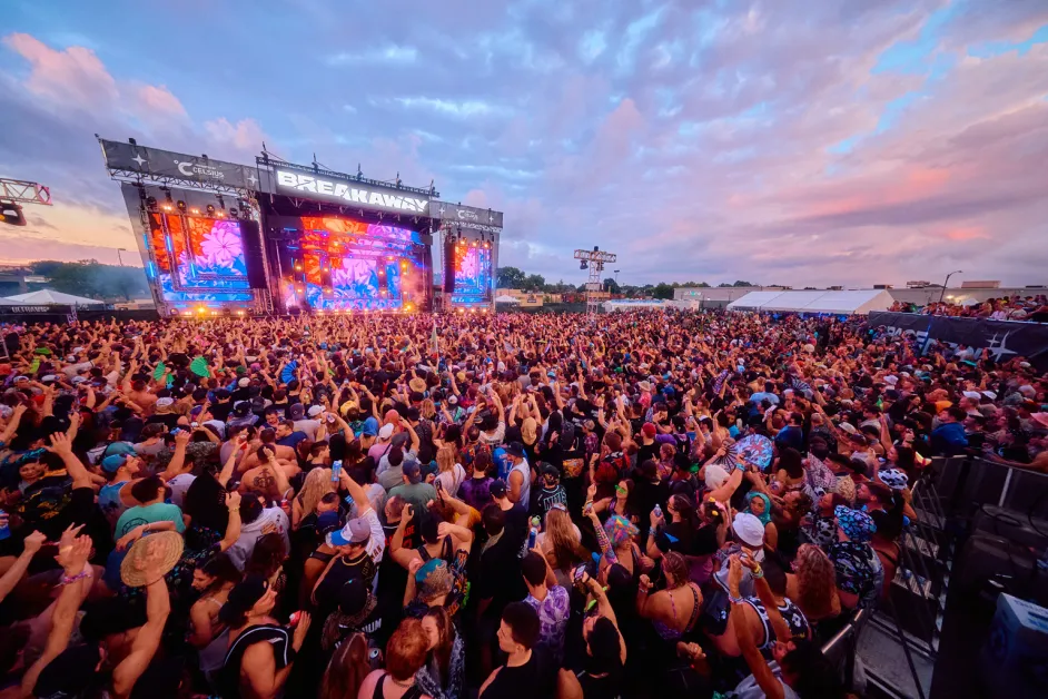 Image courtesy of Billboard & Mike Kirschbaum. Breakaway festival